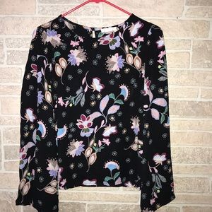 ✅Finn & Grace Floral Blouse